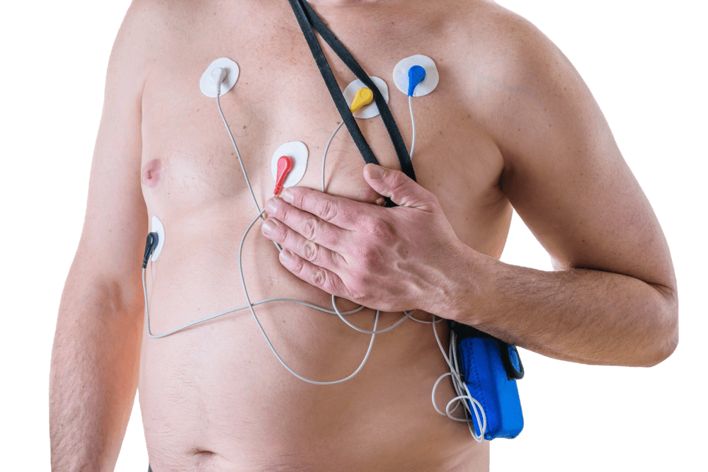 Pria menjalani pemeriksaan jantung dengan pemantauan holter